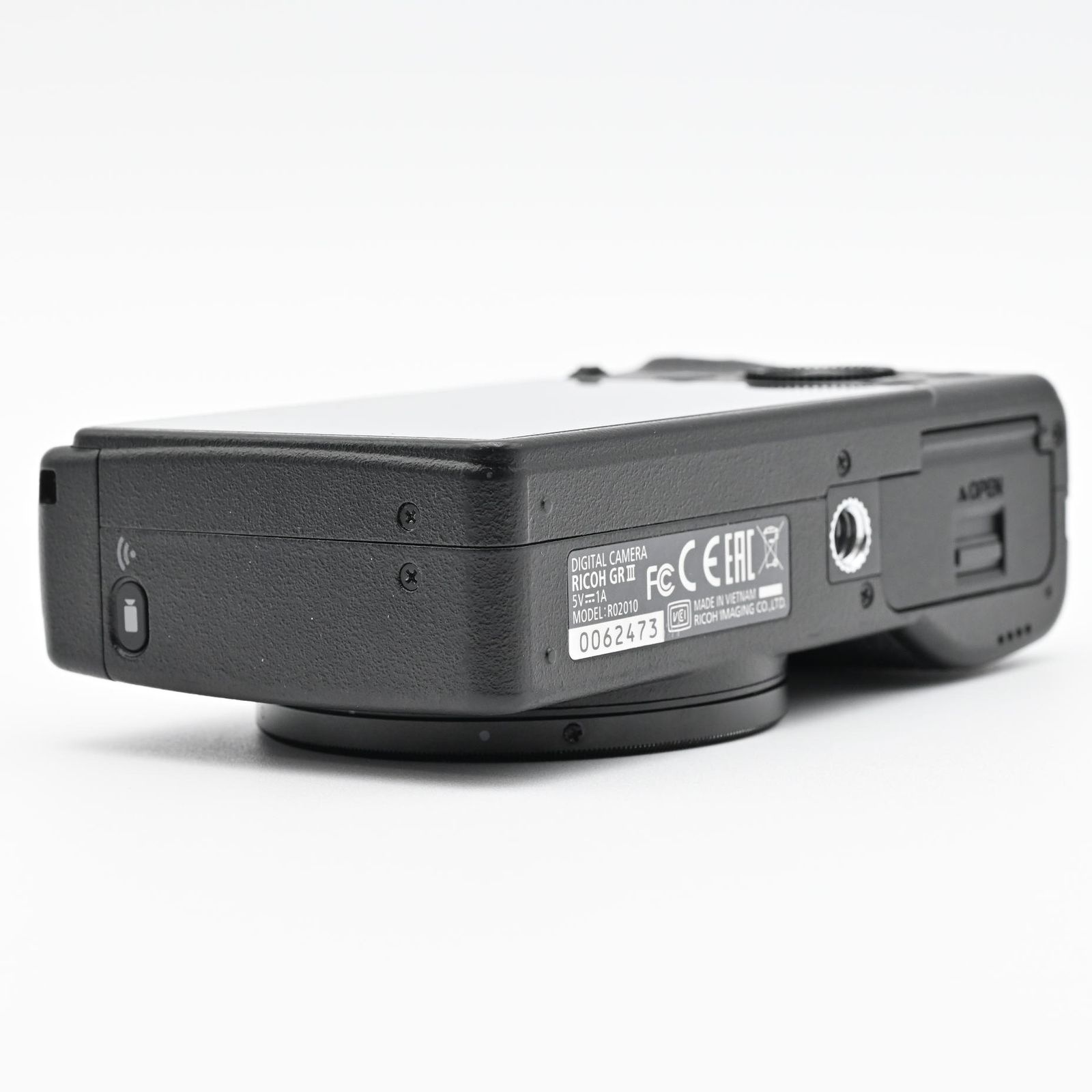 RICOH GR Ⅲ   ショット数 4447回 　別売り充電器BJ-11付 RICOH GR Ⅲ ショット数 4447回 別売り充電器BJ-11付 - メルカリ