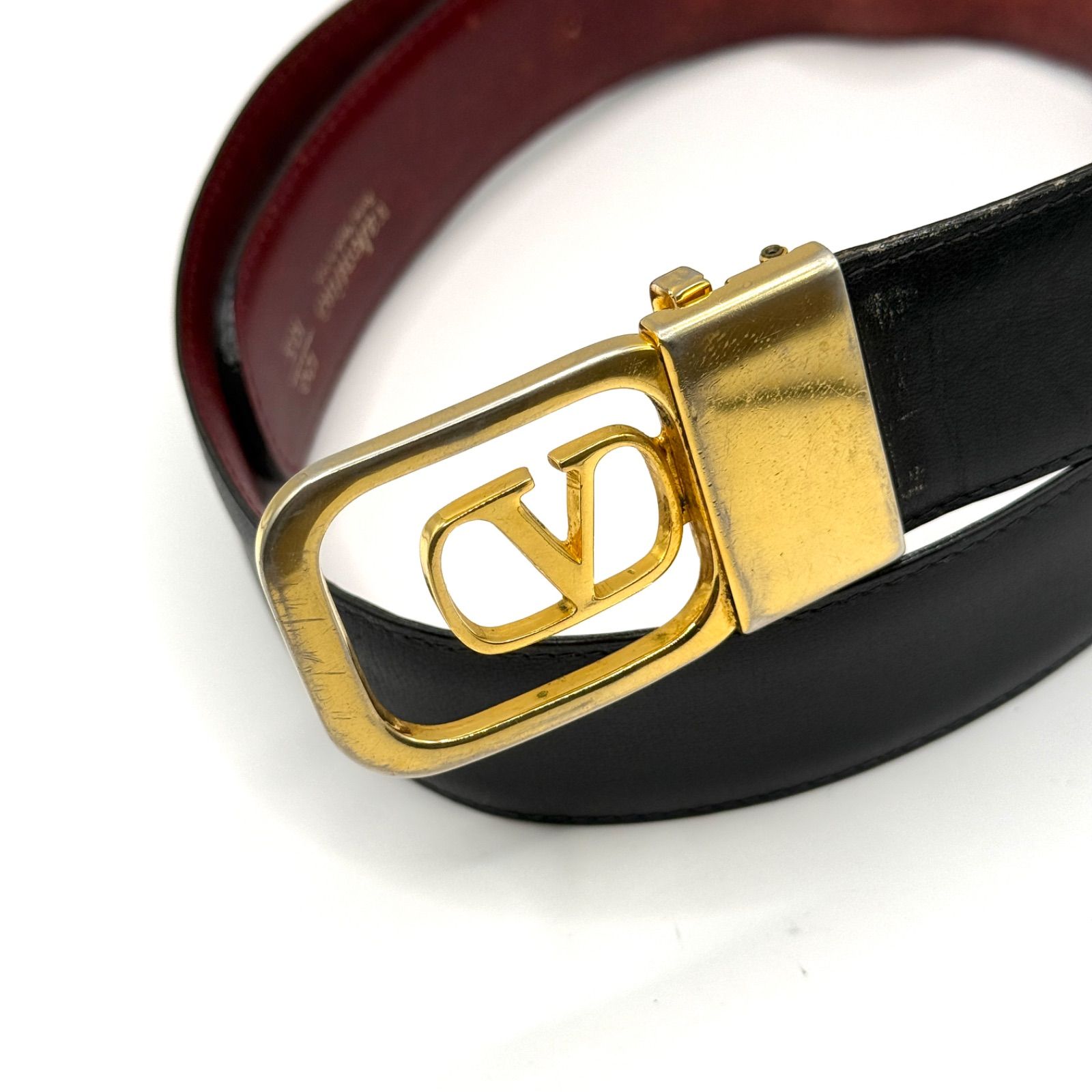 ヴァレンティノ・ガラヴァーニ Valentino Garavani Vロゴ ゴールド金具 リバーシブル ベルト 衣料品 レザー レディース ブラック系 / レッド系 【中古】 valentino garavani - VALENTINO GARAVANI ベルト Vロゴ ゴールド金具