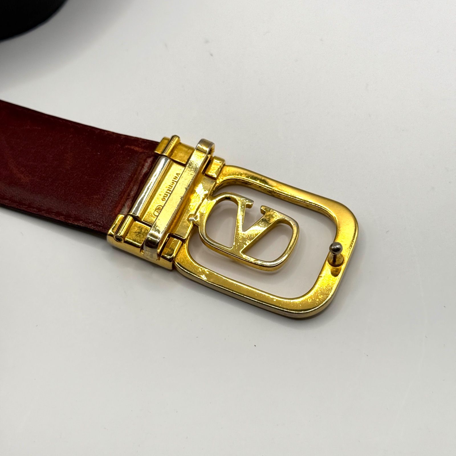ヴァレンティノ・ガラヴァーニ Valentino Garavani Vロゴ ゴールド金具 リバーシブル ベルト 衣料品 レザー レディース ブラック系 / レッド系 【中古】 valentino garavani - ヴァレンティノ・ガラヴァーニ Valentino