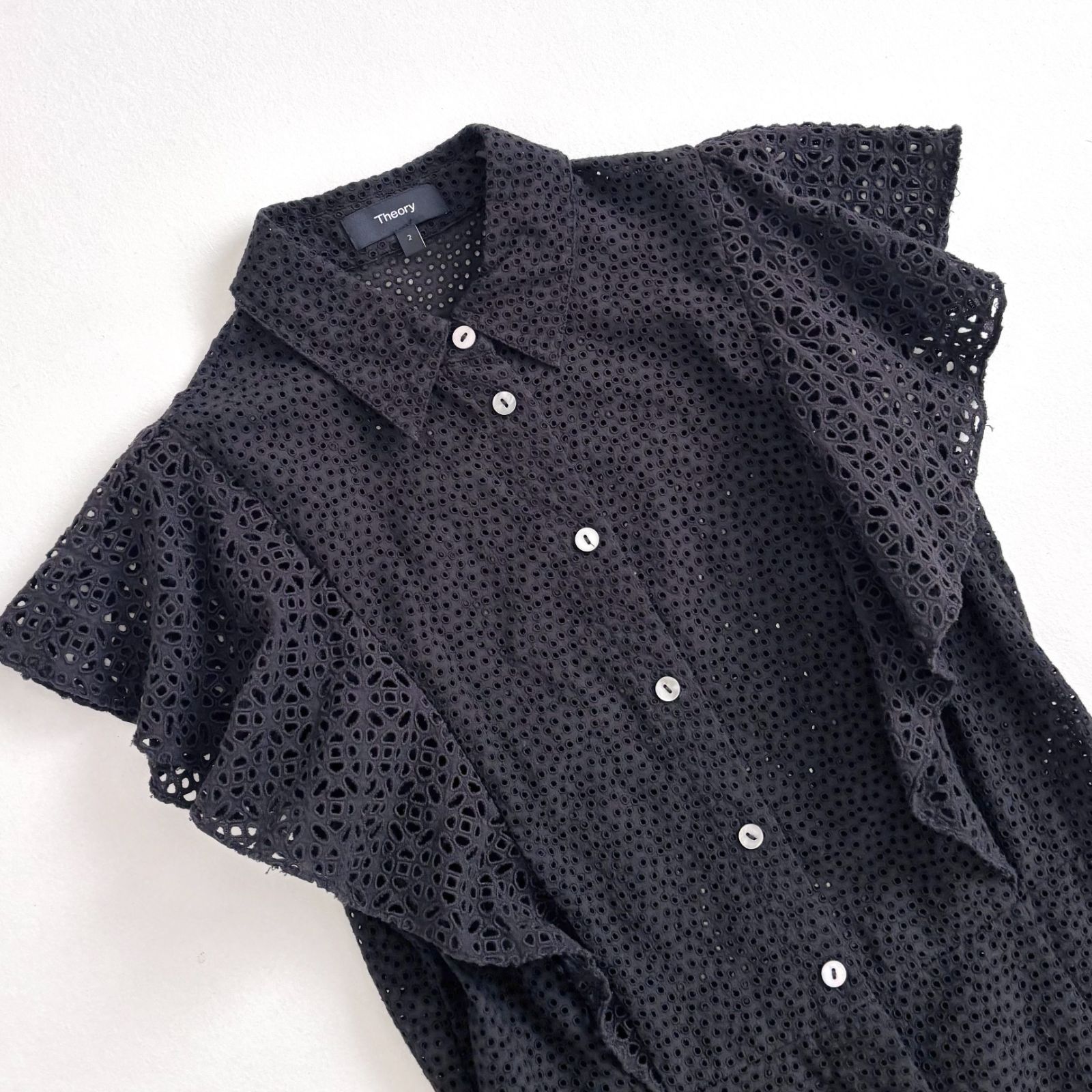 Theory セオリー コットンアイレット ラッフルシャツドレス ブラウス　ロングシャツ　サイズ2 ブラック 黒 綿100%　レース フリル カットワーク　Aライン フレア シャツワンピース チュニック 春夏 透け感 レディース 美品 古着 [D366]