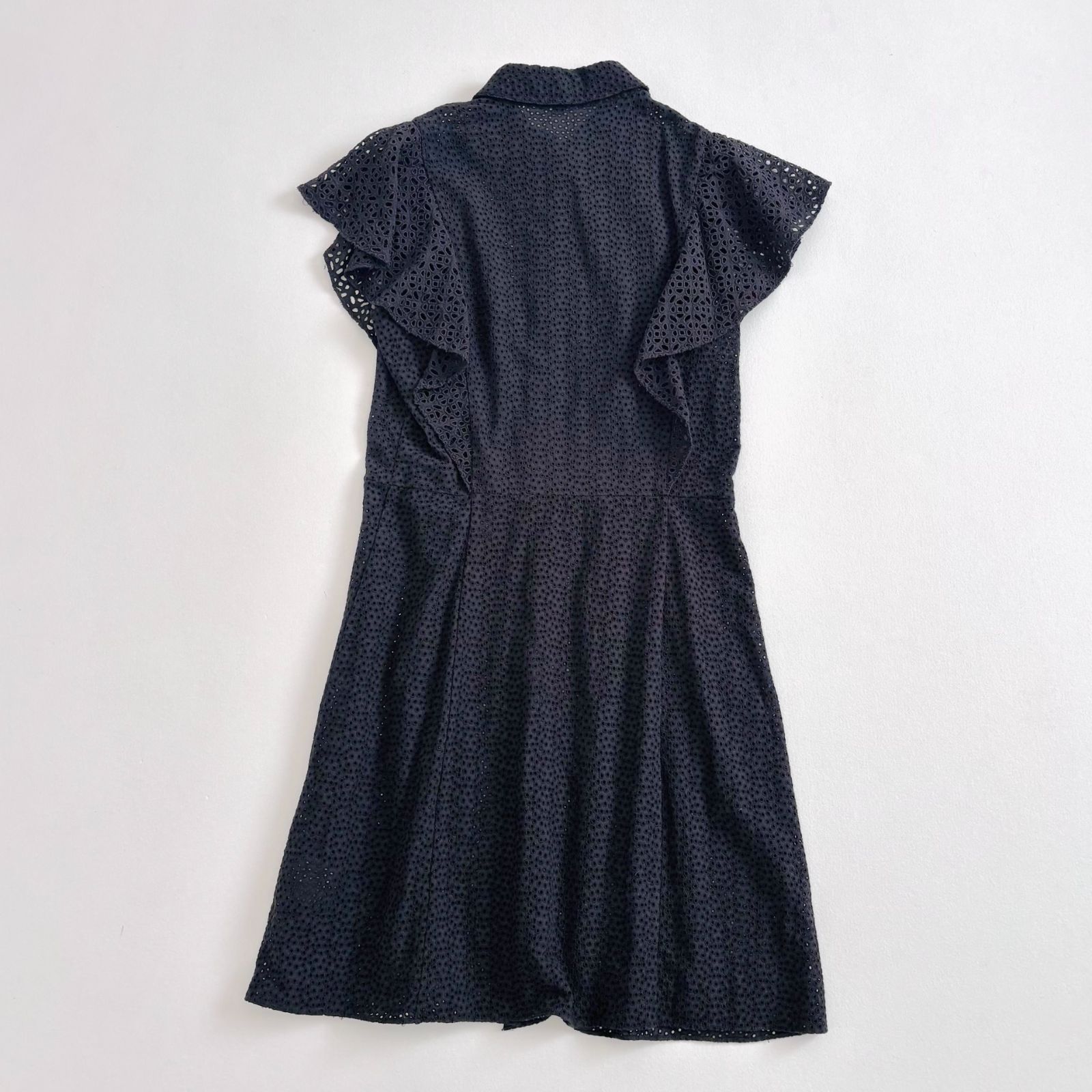 Theory セオリー コットンアイレット ラッフルシャツドレス ブラウス　ロングシャツ　サイズ2 ブラック 黒 綿100%　レース フリル カットワーク　Aライン フレア シャツワンピース チュニック 春夏 透け感 レディース 美品 古着 [D366]