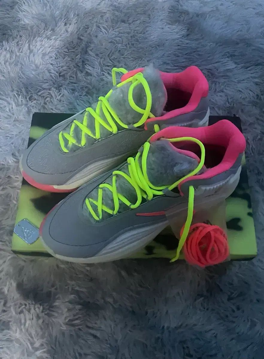 新品/280 NIKE ヤニス プリック 7