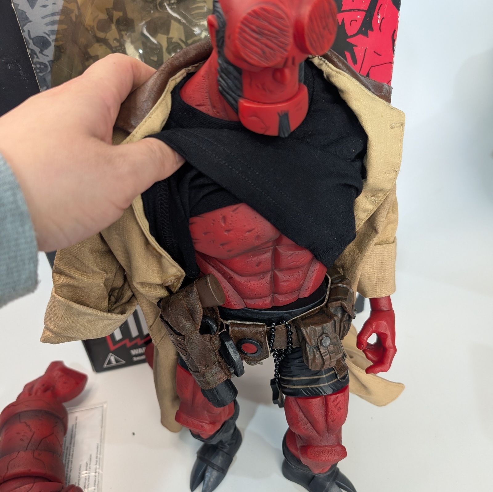 希少✨️Mezco Toyz ヘルボーイ サマエル フィギュア 入手困難 希少 メズコ MEZCO ヘルボーイ フィギュアHELLBOY フィギュア グッズ
