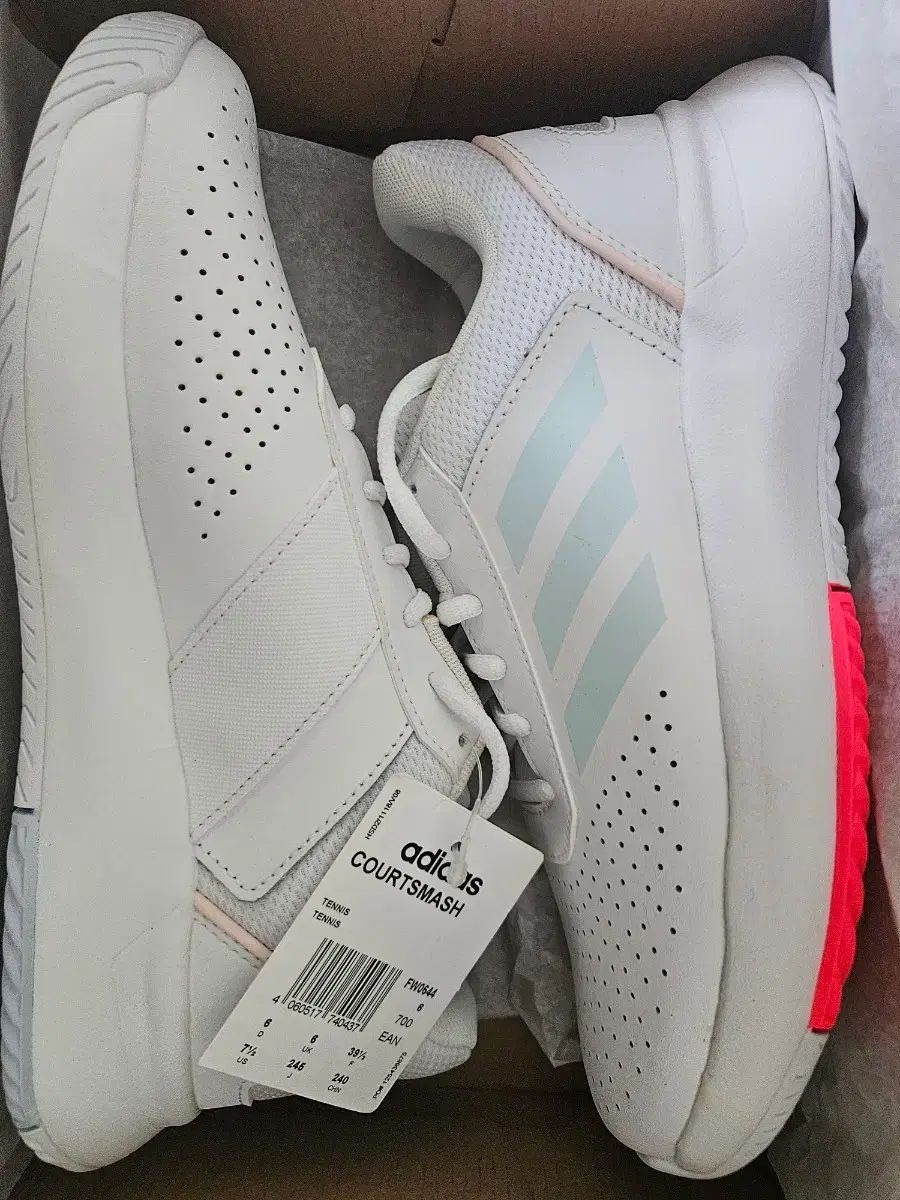 新品)250-255 アディダス コートスマッシュ テニスシューズ スニーカー NIKE テニス