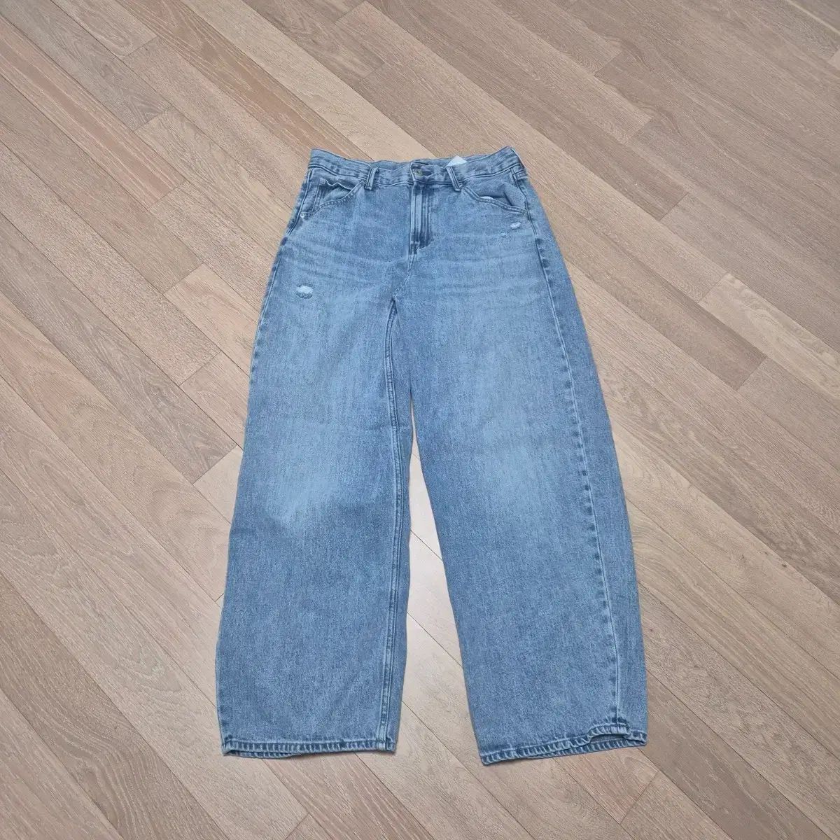 フィット感が良いUNIQLOバギーカーブジーン 64ブルー (28サイズ)