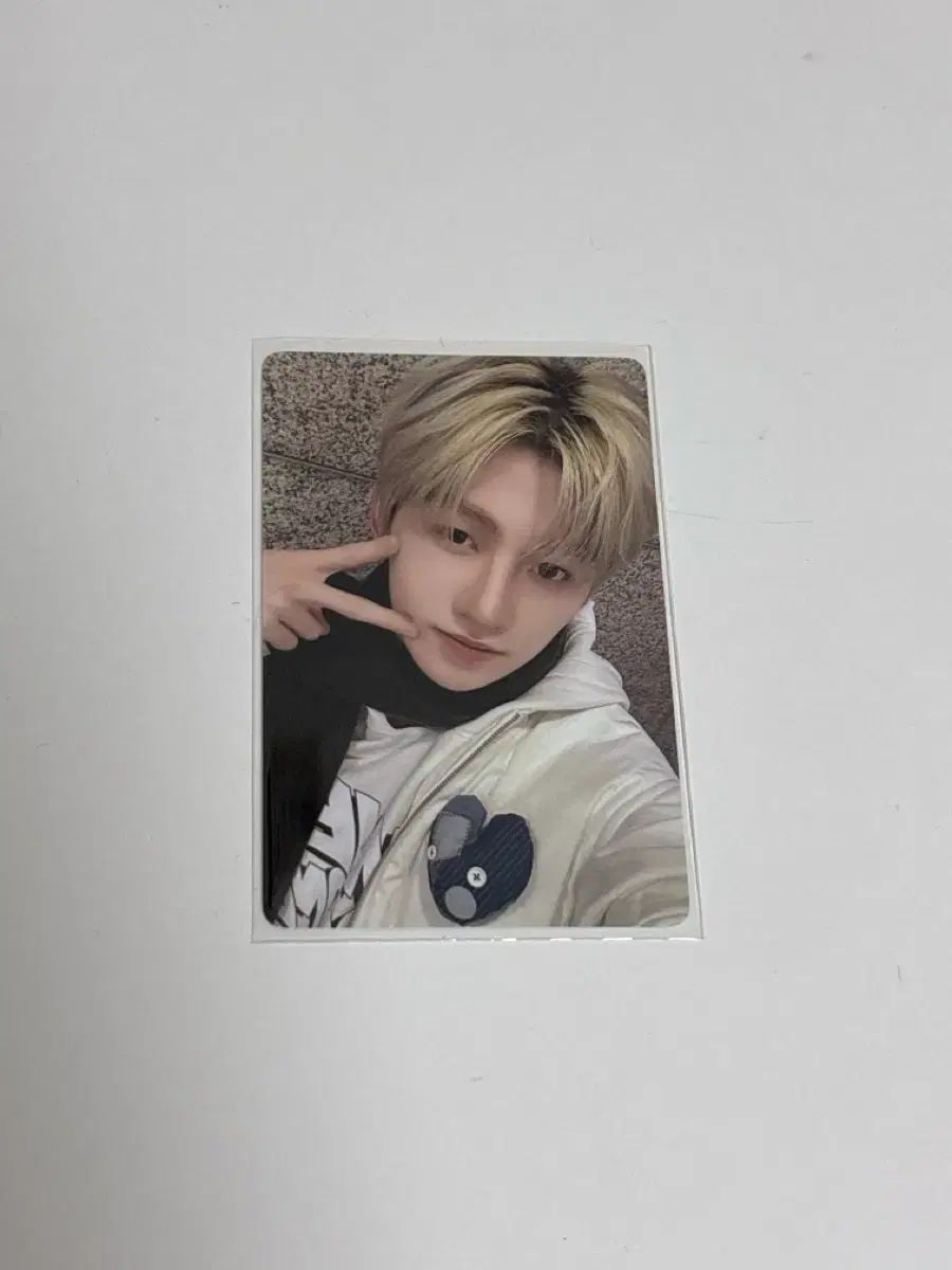 ツアー ジフン(JIHOON) YIZHIYU 一直娱 4 0 上海 ペンサ サイン会
