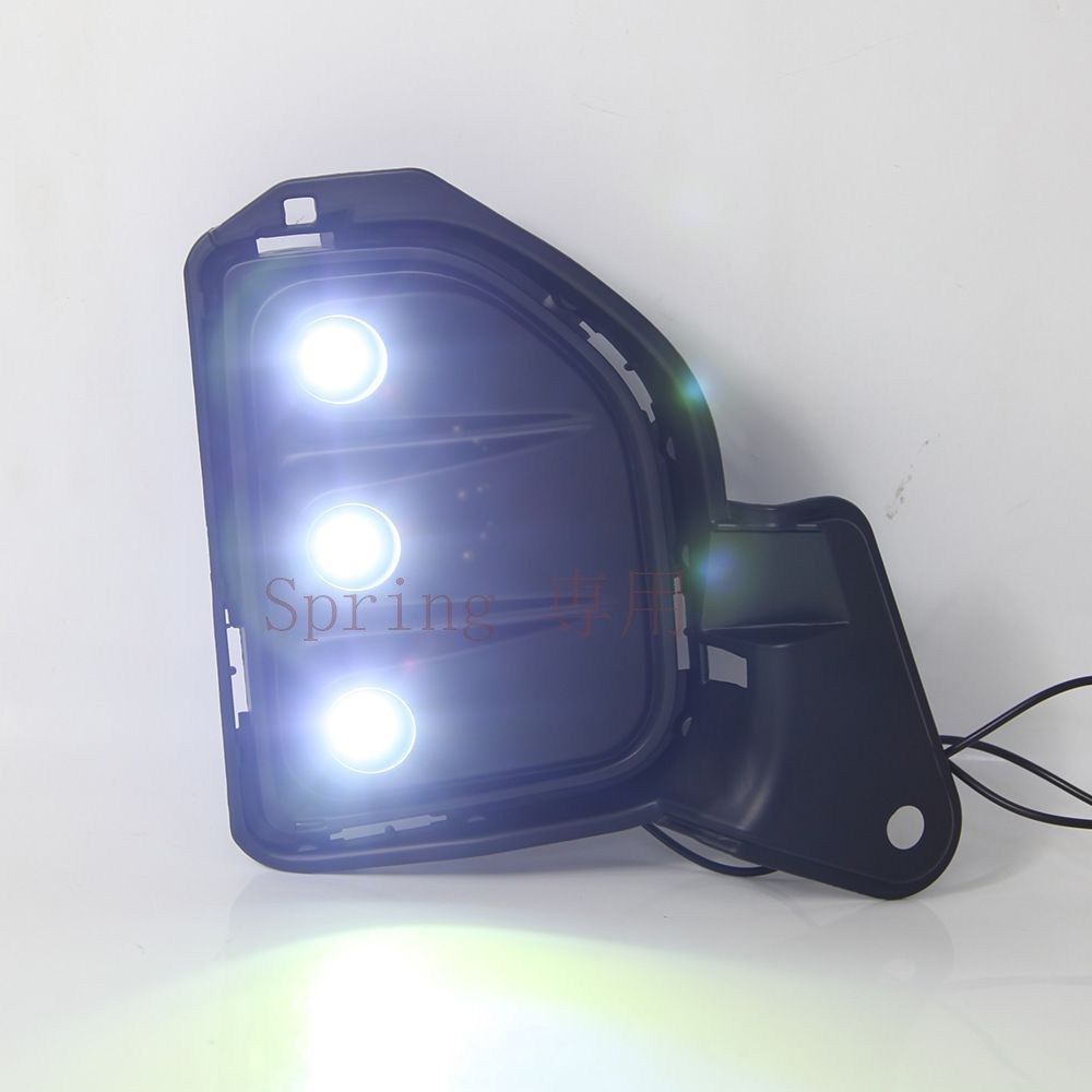 14-16年式 豊田ハイエース 日中走行灯 ホワイト LED デイライト専用 車種別適合 ABS製 高輝度 明るさ抜群！人気の車両アクセサリーZX09 F
