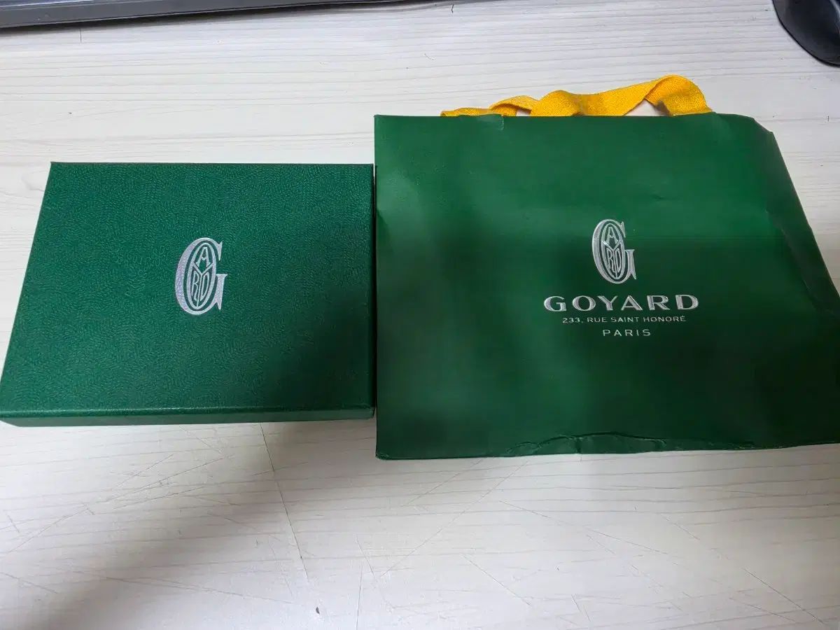 Masion Goyard ゴヤール BIG トゥ 二つ折り財布 白 出品 Masion Goyard ゴヤール BIG トゥ 二つ折り財布 白 出品