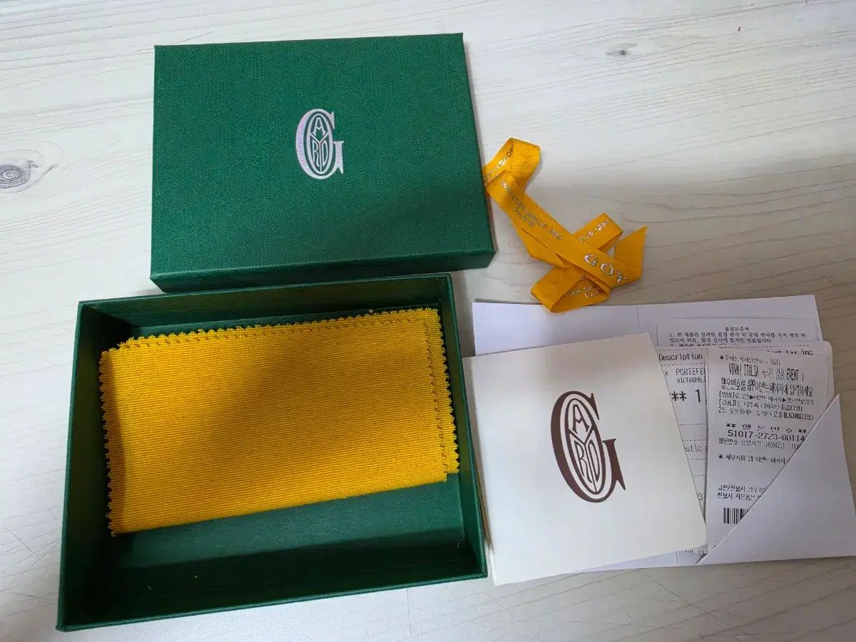 Masion Goyard ゴヤール BIG トゥ 二つ折り財布 白 出品 Masion Goyard ゴヤール BIG トゥ 二つ折り財布 白 出品