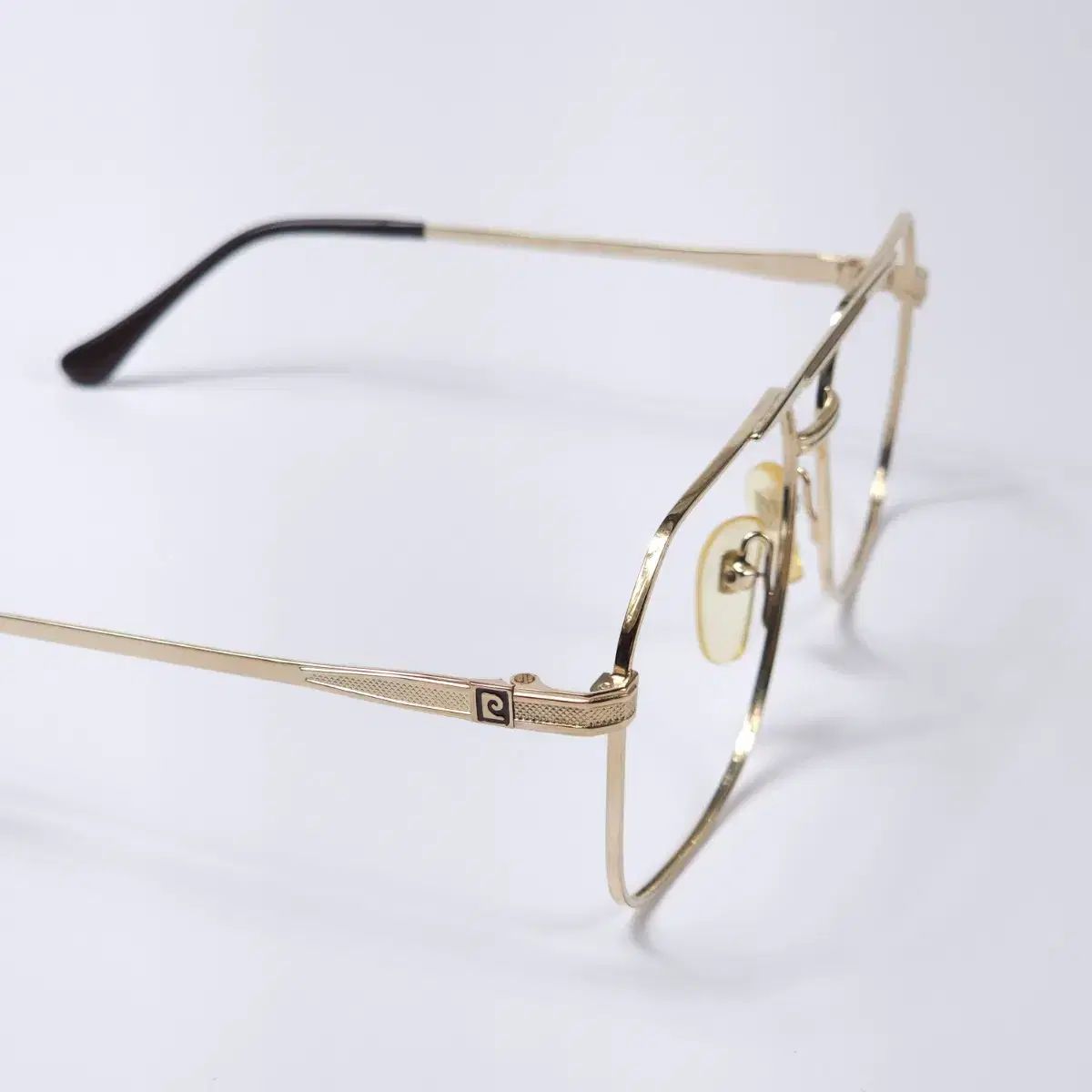 80年製 ピエール カルダン 21K 金メッキ フランス ヴィンテージ ツーブリッジ メガネ 80年製 ピエール カルダン 21K 金メッキ フランス ヴィンテージ ツーブリッジ メガネ