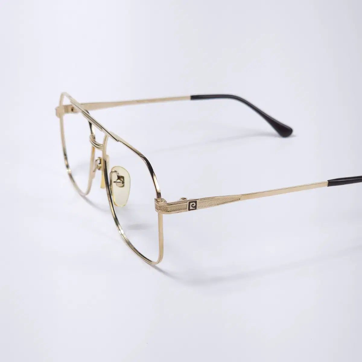 80年製 ピエール カルダン 21K 金メッキ フランス ヴィンテージ ツーブリッジ メガネ 80年製 ピエール カルダン 21K 金メッキ フランス ヴィンテージ ツーブリッジ メガネ
