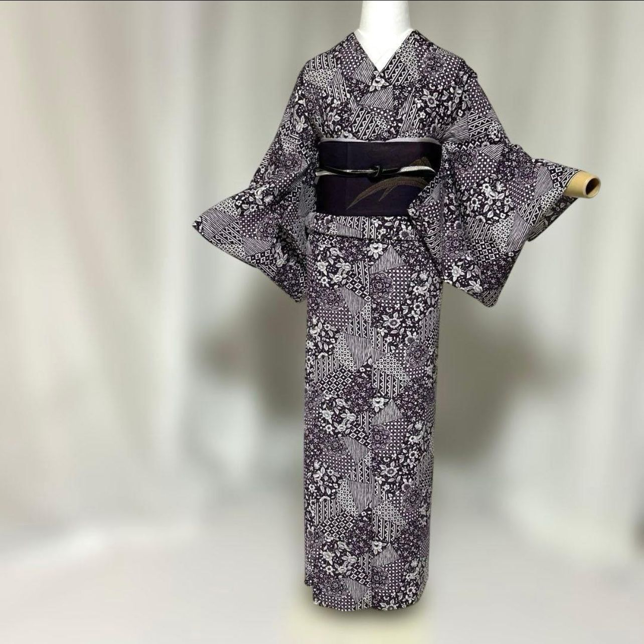 【着物】小紋 更紗文 身丈約159.5cm 裄丈約64.5cm 24Z-2223 小紋 着物 未使用 正絹 二代目 更甚 江戸更紗 手染め グレー 新古品