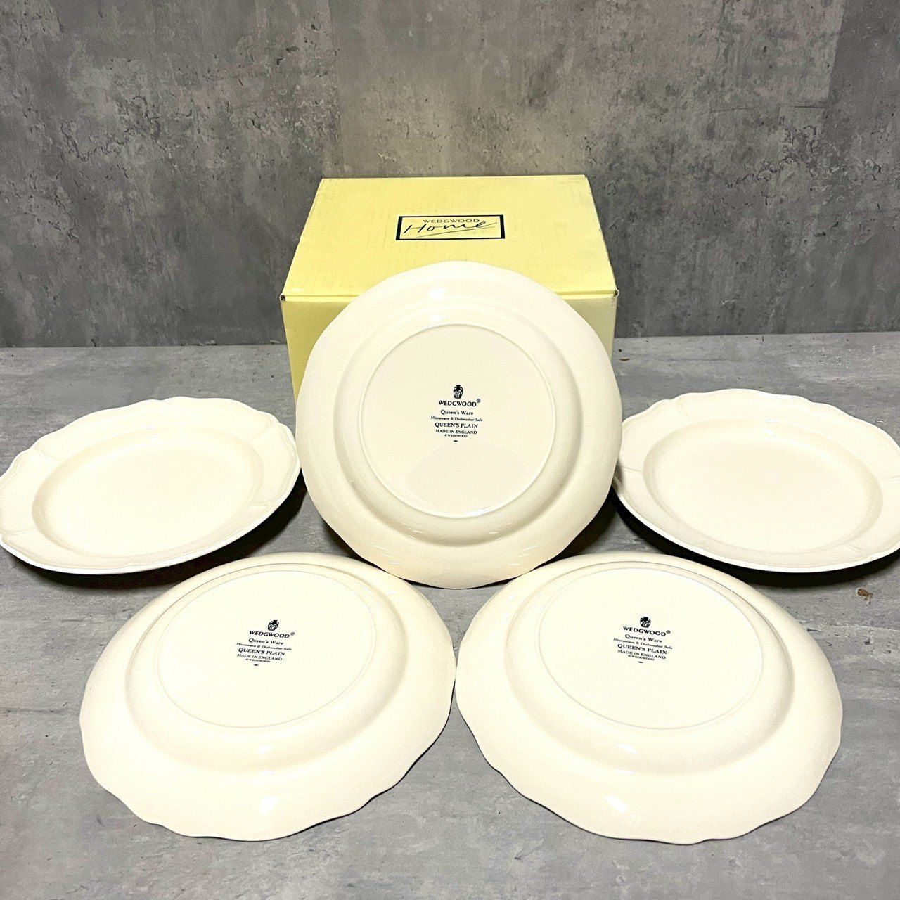 未使用保管品 ウェッジウッド クィーンズウェア 花リム クイーンズプレーン 黒壺