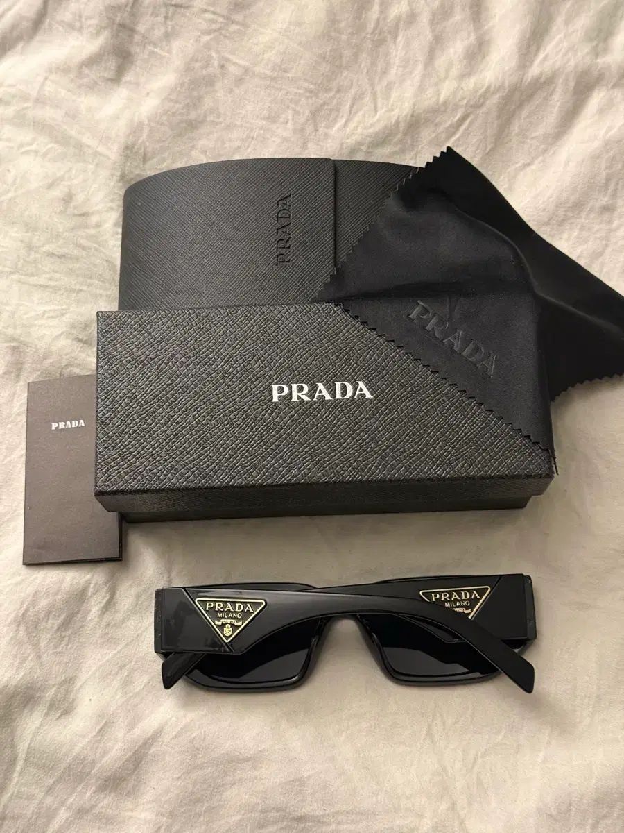 PRADA ブラック サングラス フルセット PRADA ブラック サングラス フルセット