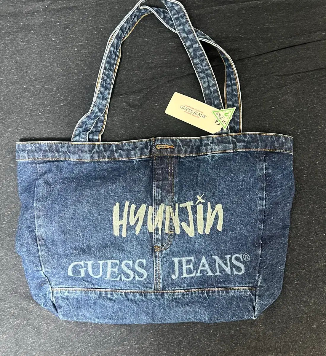 GUESS ヒョンジン(HYUNJIN) ポップアップ ヒョンジン(HYUNJIN) 刻印 トートバッグ