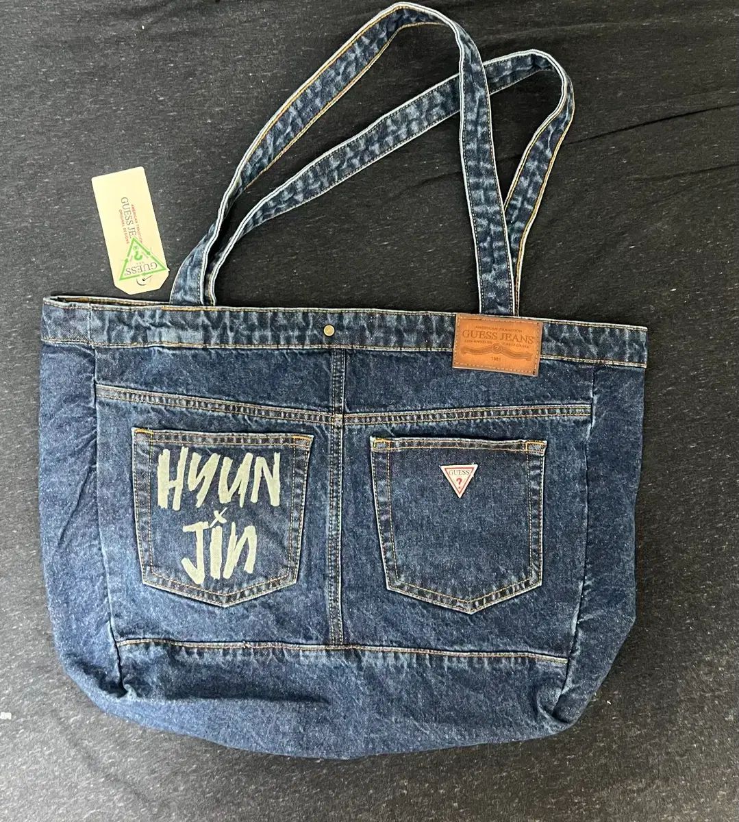 GUESS ヒョンジン(HYUNJIN) ポップアップ ヒョンジン(HYUNJIN) 刻印 トートバッグ