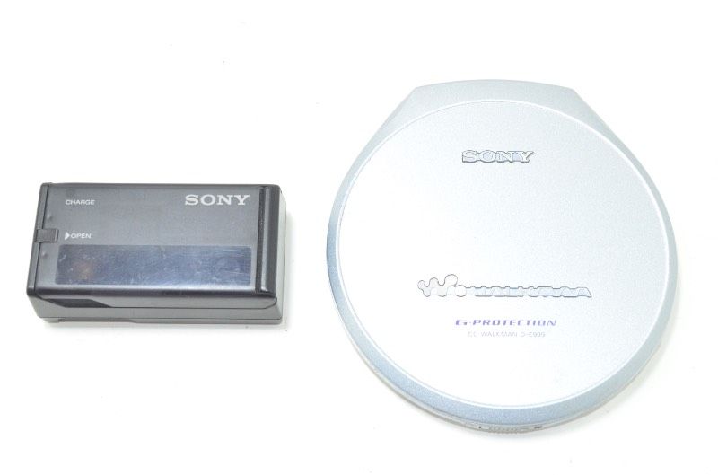 【送料無料】 ソニー SONY CDウォークマン D-E999 ポータブルCDプレーヤー シルバー