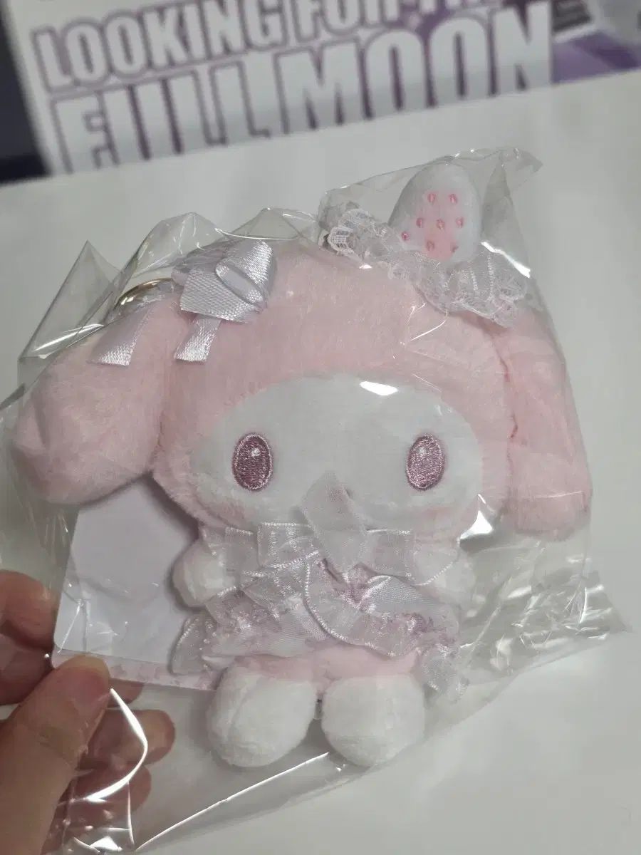 サンリオ 白いちご マスコットぬいぐるみ 再販バージョン
