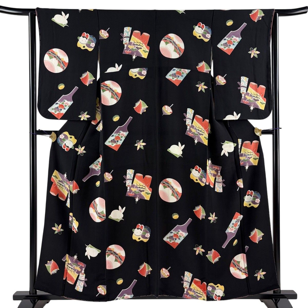 小紋 身丈156cm 裄丈62.5cm S 袷 玩具 手鞠 縮緬 黒 正絹 名品 【中古】
