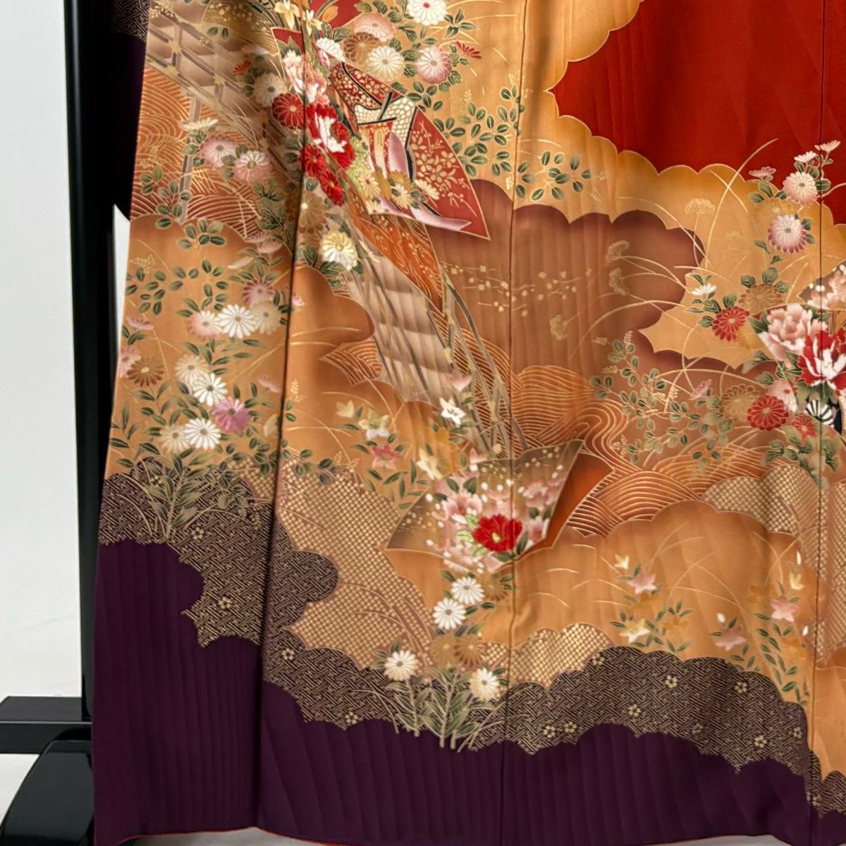 振袖 身丈167.5cm 裄丈67cm 正絹 秀品 【中古】 振袖 身丈165.5cm 裄丈67cm M 袷 草花 雲文 刺繍 金彩 朱色 正絹 秀品
