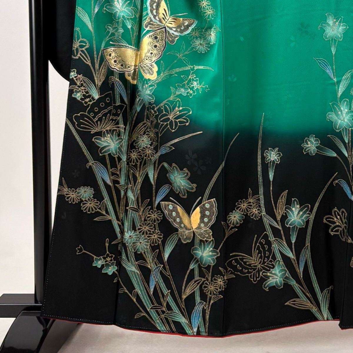 振袖 秀品 身丈160cm 裄丈67cm 正絹 【中古】 振袖 身丈165.5cm 裄丈67cm M 袷 草花 雲文 刺繍 金彩 朱色 正絹 秀品