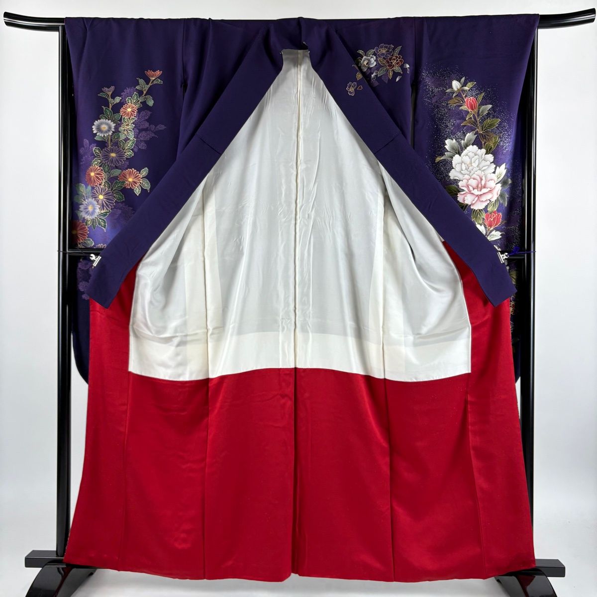 振袖 身丈161.5cm 裄丈66.5cm 正絹 名品 【中古】 振袖 身丈161cm 裄丈65.5cm M 袷 蝶 草花 銀通し 金銀彩 赤 正絹 名品