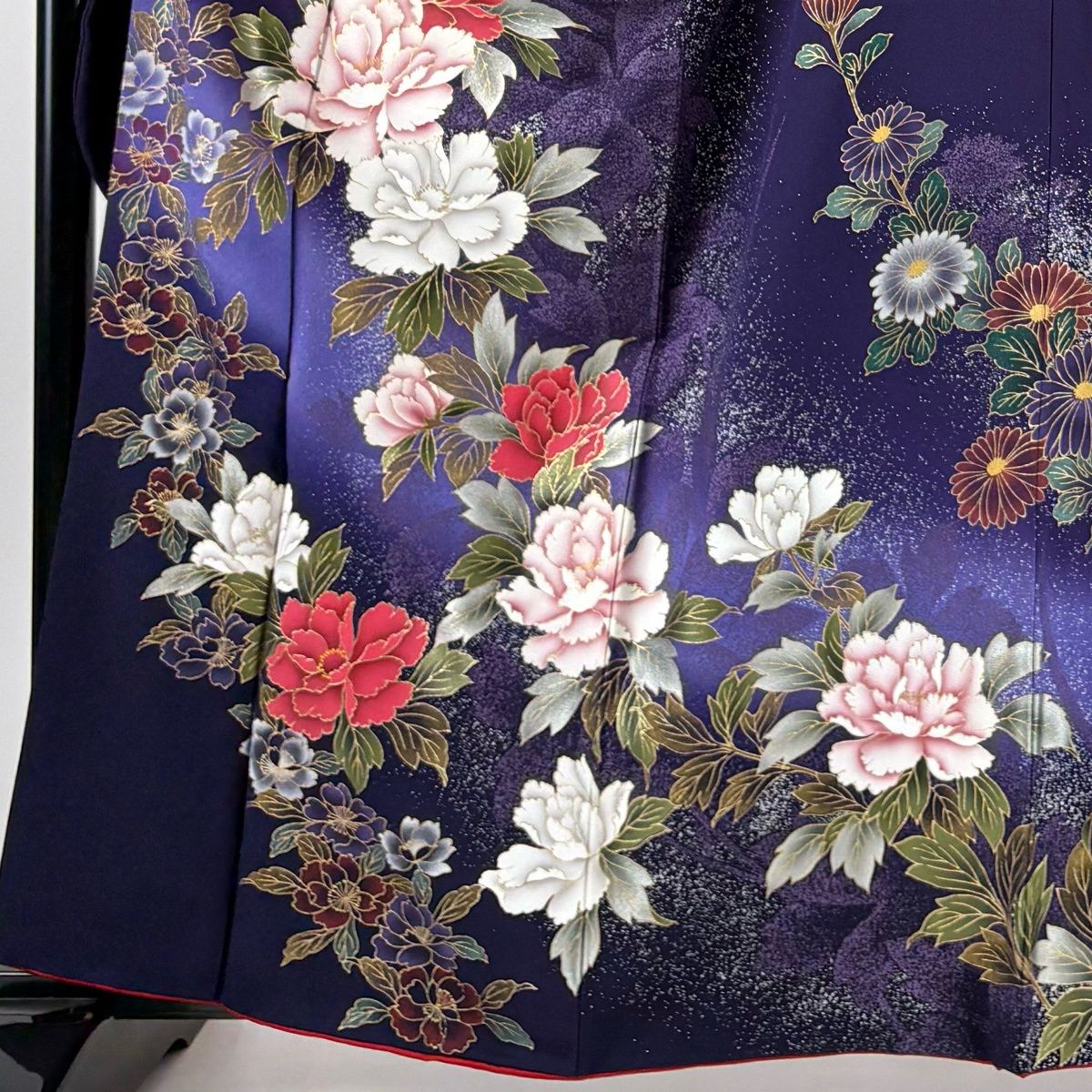 振袖 身丈161.5cm 裄丈66.5cm 正絹 名品 【中古】 振袖 身丈161cm 裄丈65.5cm M 袷 蝶 草花 銀通し 金銀彩 赤 正絹 名品