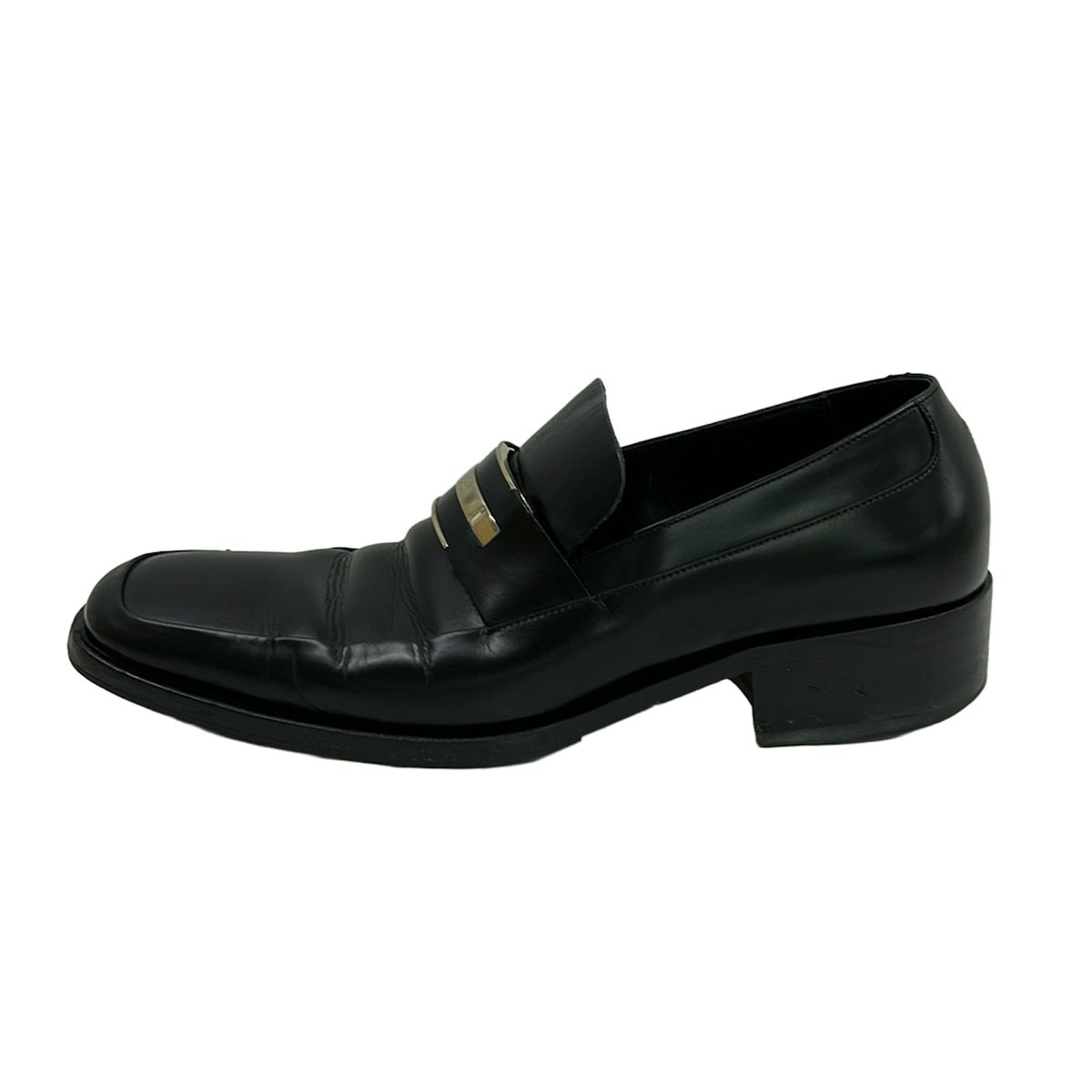 GUCCI(グッチ) ローファー 41 E メンズ - 黒 プレートロゴ レザー
