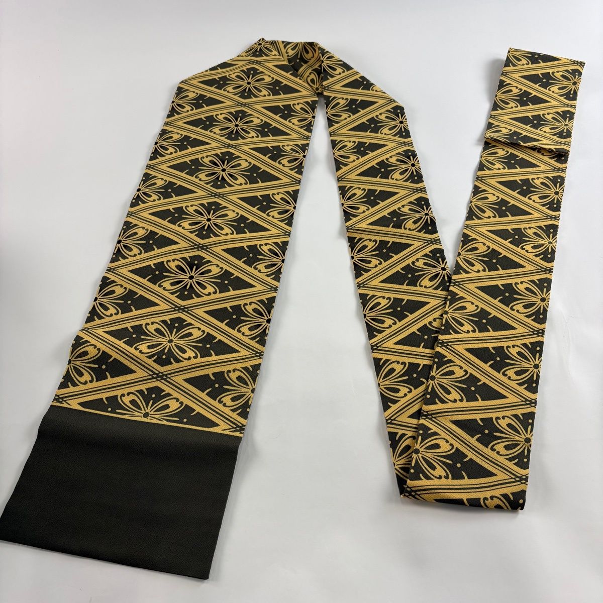 送料無料】【美品】 名古屋帯 秀品 花 斜め格子 縮緬 緑 正絹 【中古
