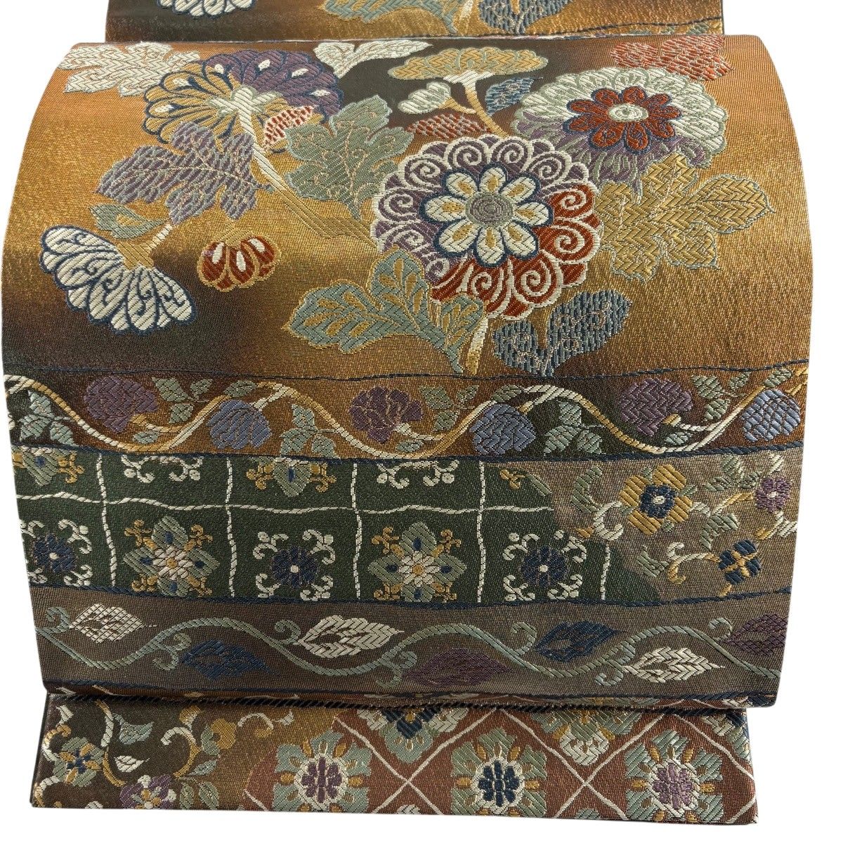 美品】 袋帯 秀品 関西仕立て 華文 草花 唐織 金糸 金色 六通 正絹 美品】 袋帯 秀品 関西仕立て 華文 草花 唐織 金糸 金色 六通 正絹