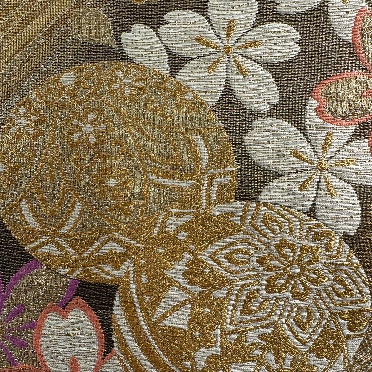 袋帯 秀品 手鞠 桜 金糸 箔 金色 六通 正絹 【中古】 袋帯 秀品 手鞠 桜 金糸 箔 金色 六通 正絹 【中古】