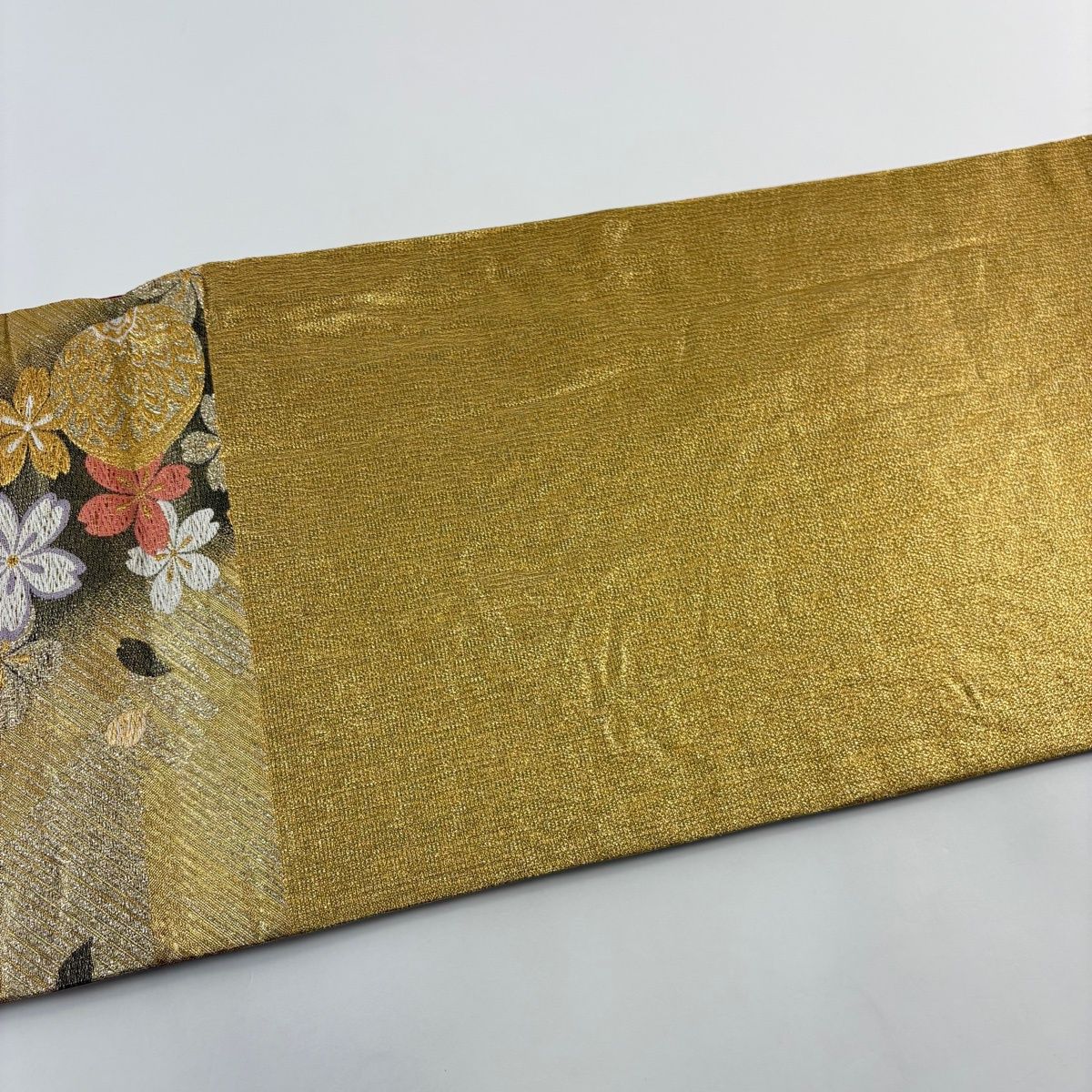 袋帯 秀品 手鞠 桜 金糸 箔 金色 六通 正絹 【中古】 袋帯 秀品 手鞠 桜 金糸 箔 金色 六通 正絹 【中古】