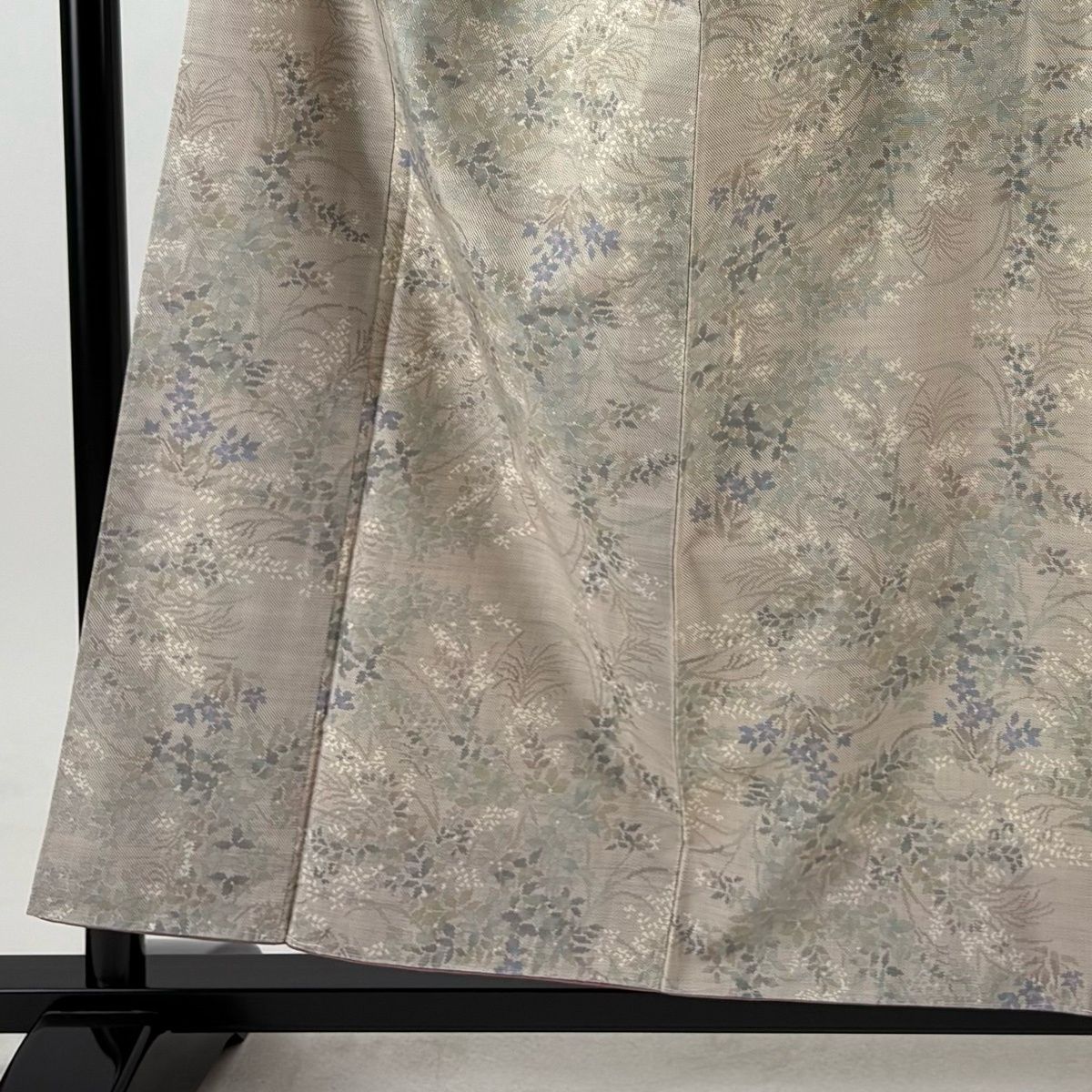 【美品】 大島紬 身丈153.5cm 裄丈63.5cm 正絹 名品 【中古】 美品】 大島紬 身丈153.5cm 裄丈62cm S 袷 純泥染 証紙あり 花唐草 黒