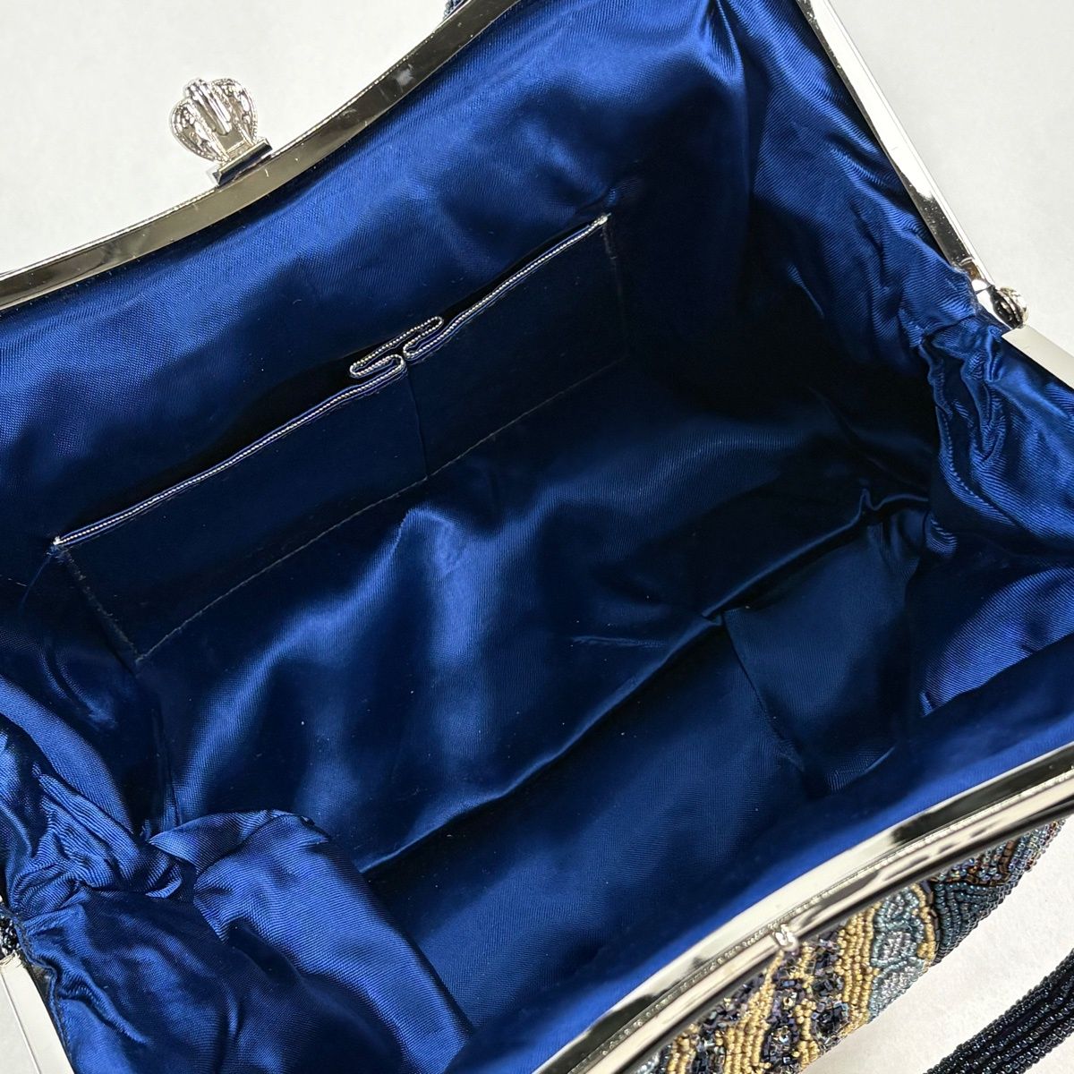 【美品】 和装バッグ 優品 ビーズバッグ フォーマル 幾何学 紺色 ビーズ 和装小物 【中古】