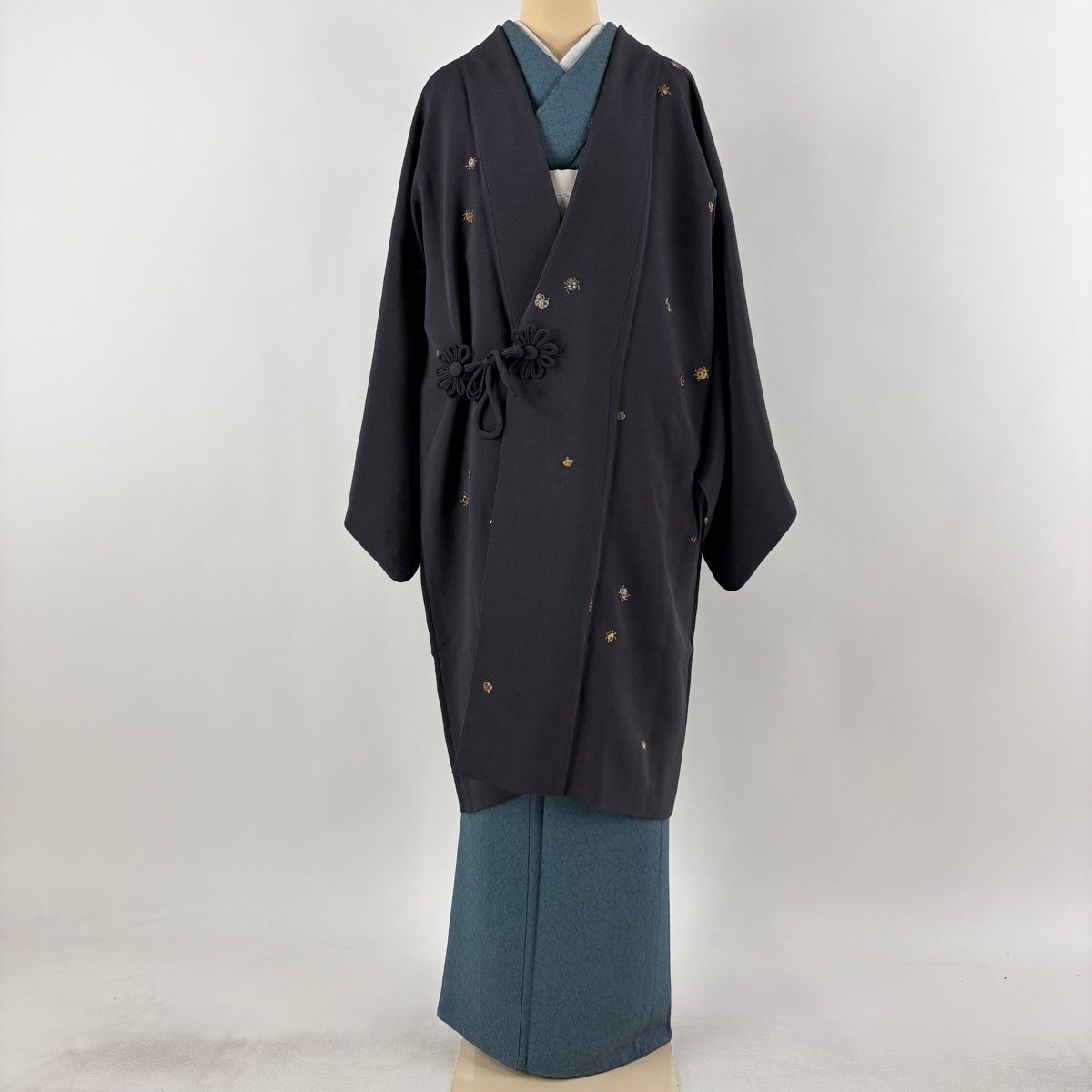 道中着 身丈105.5cm 裄丈67.5cm L 和装コート てんとう虫 きのこ 金糸 刺繍 墨色 正絹 逸品 【中古】