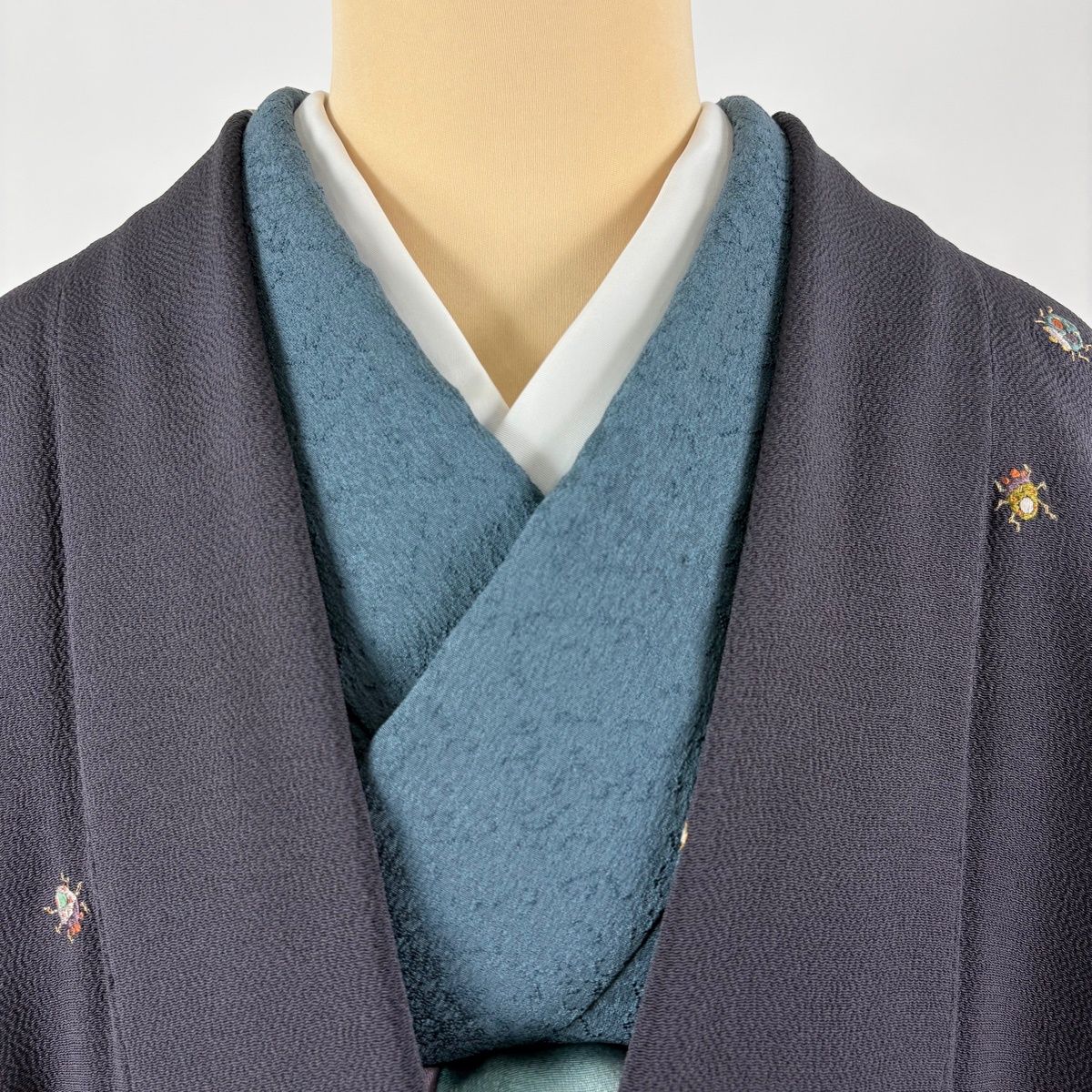 道中着 身丈105.5cm 裄丈67.5cm L 和装コート てんとう虫 きのこ 金糸 刺繍 墨色 正絹 逸品 【中古】
