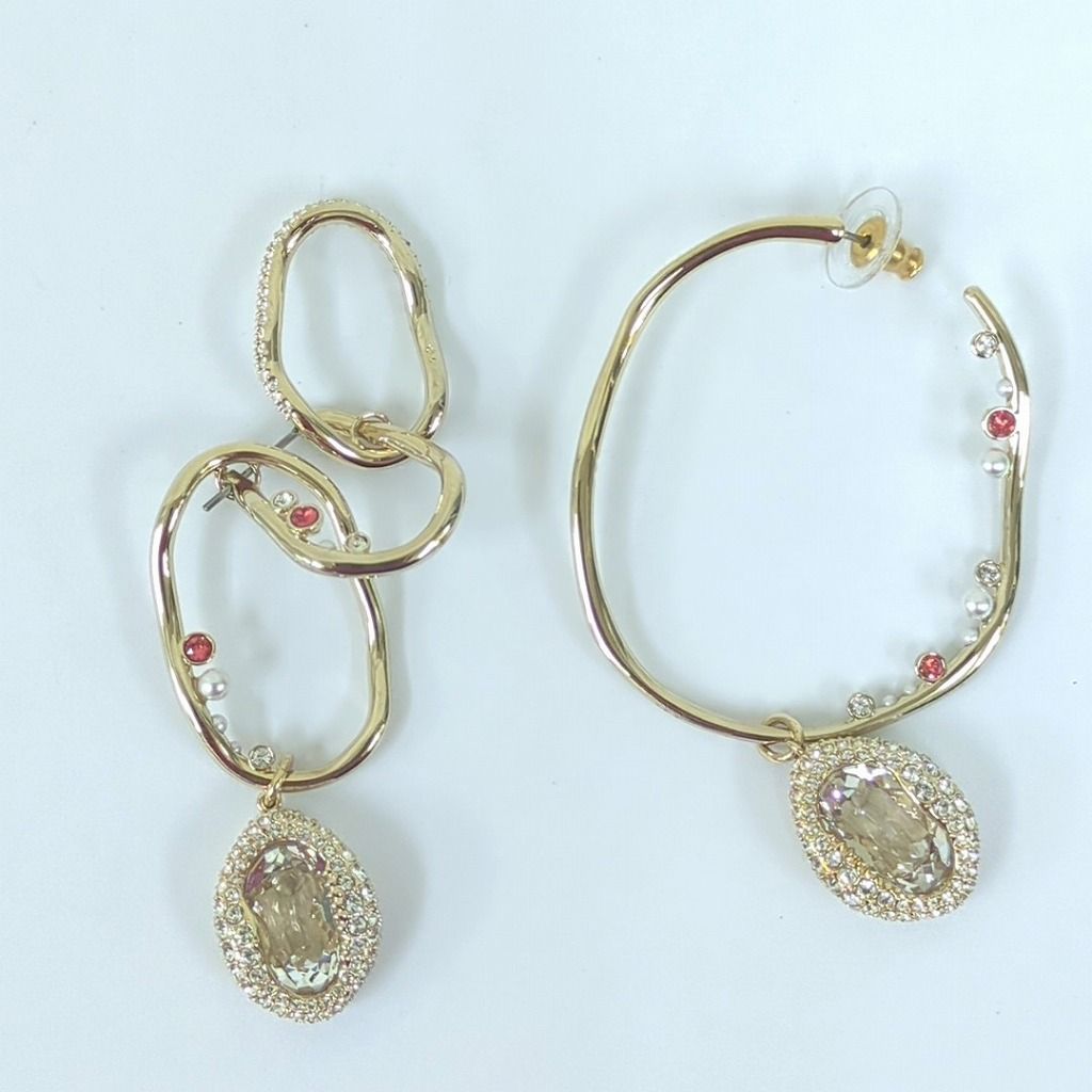スワロフスキー Swarovski Shell Pierced ピアス スワロフスキー Swarovski Shell Pierced ピアス - メルカリ
