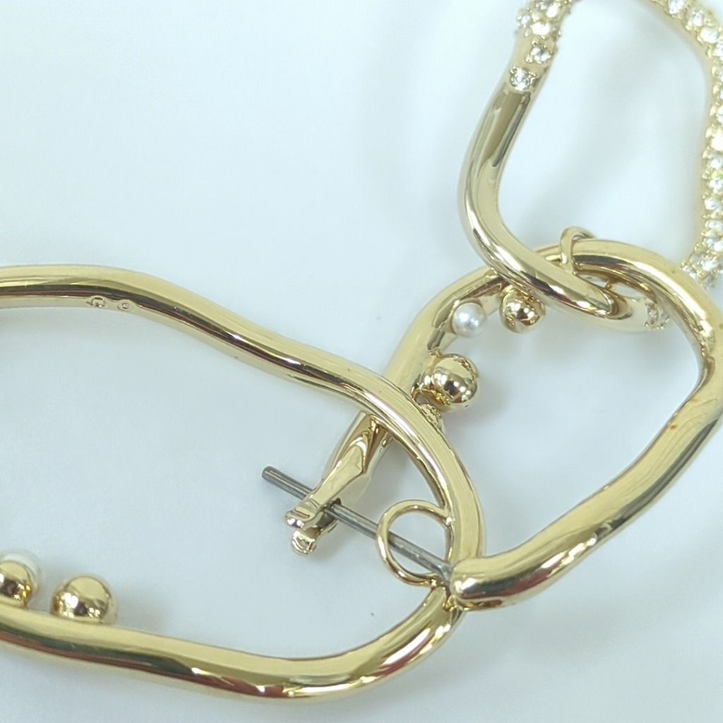 スワロフスキー Swarovski Shell Pierced ピアス スワロフスキー Swarovski Shell Pierced ピアス - メルカリ