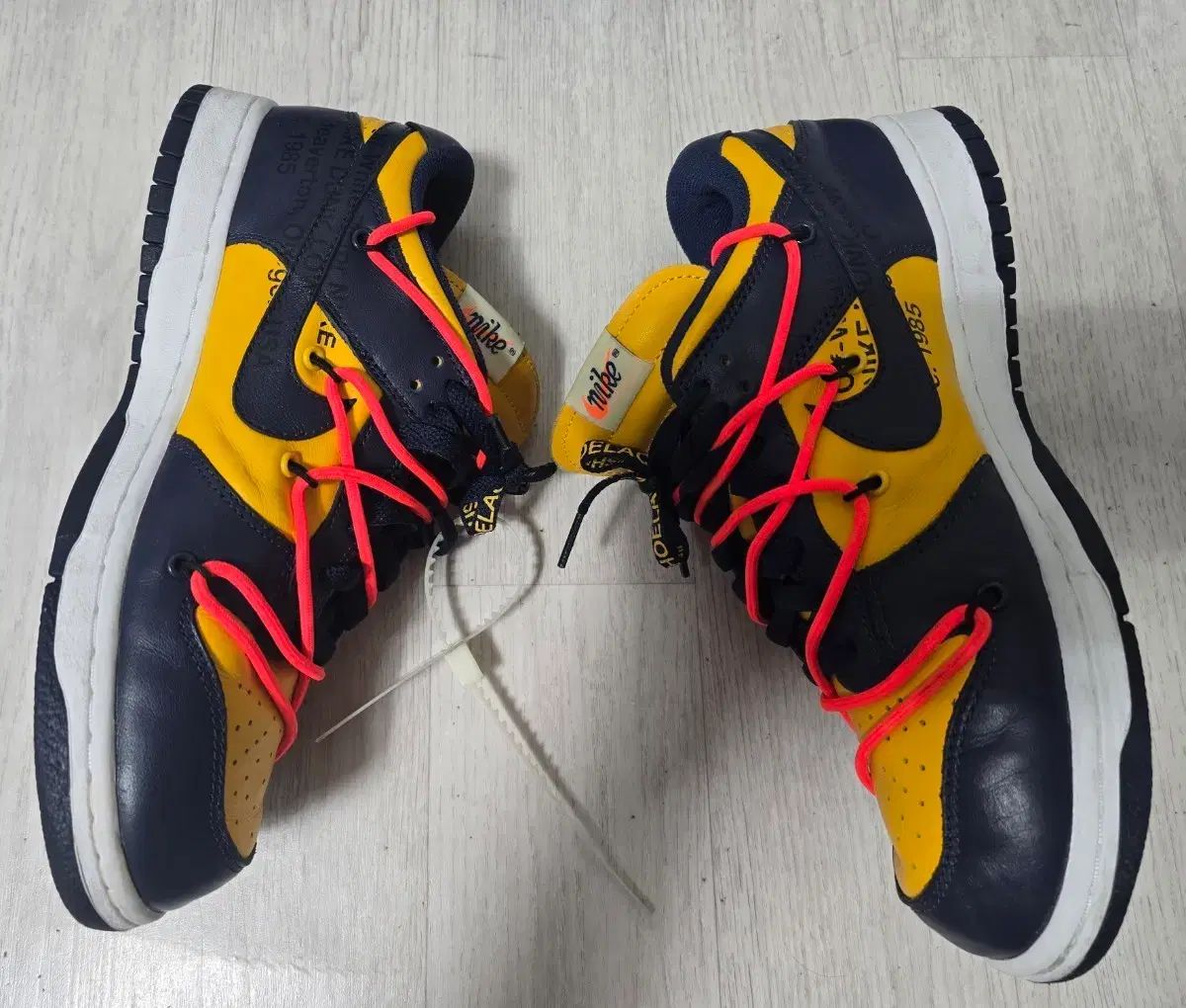 (正規品) NIKE オフホワイト ダンクロー 265 (スニーカー ブランド スポーツ)