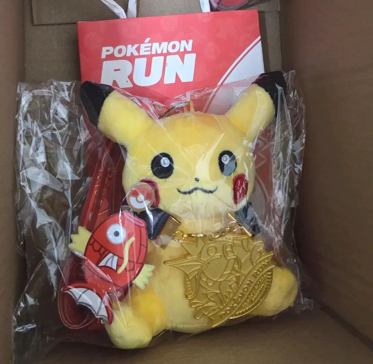 ポケモンRUN 金メダル ピカチュウ ぬいぐるみ