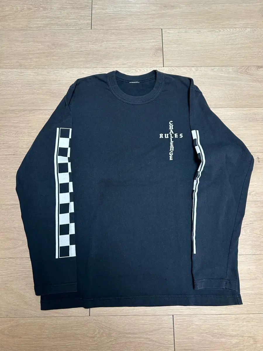 ニードルワーク 長袖Tシャツ