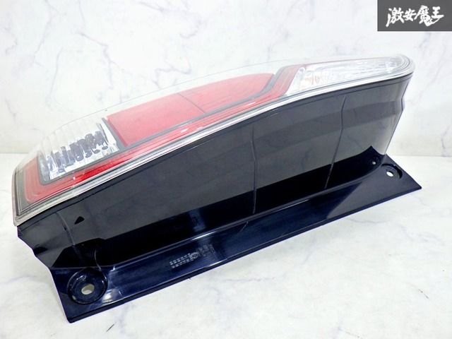 T37262 セレナ C27 前期 左テールランプ KOITO 220-23719 G/S/X