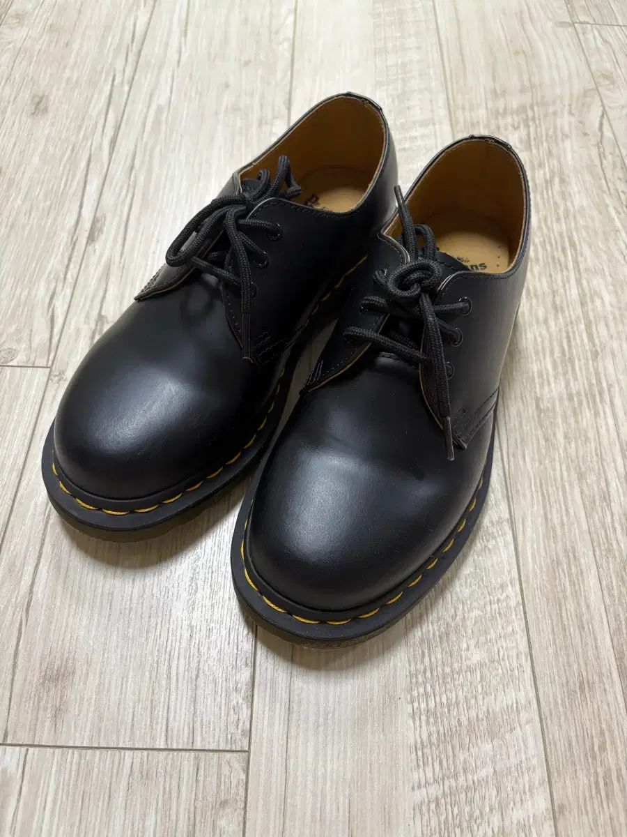 DR. MARTENS 1461 3ホール スムース 240 23,265円