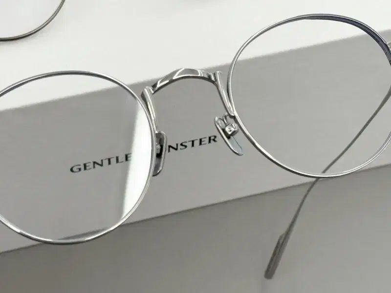 GENTLE MONSTER LIBERTY X 02 シルバー チタンテ ほぼ新品