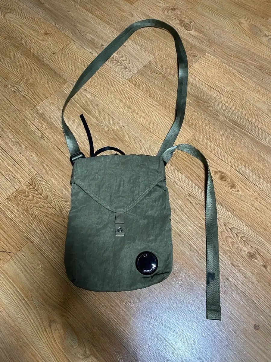 C.P. COMPANY シーピーカンパニー レンズ クロスバック