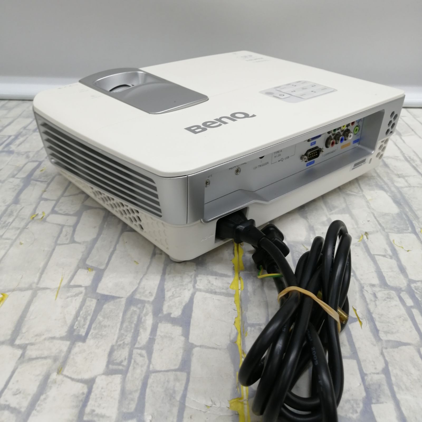 動作品】BenQ プロジェクター W1080ST+ M2125- - メルカリ