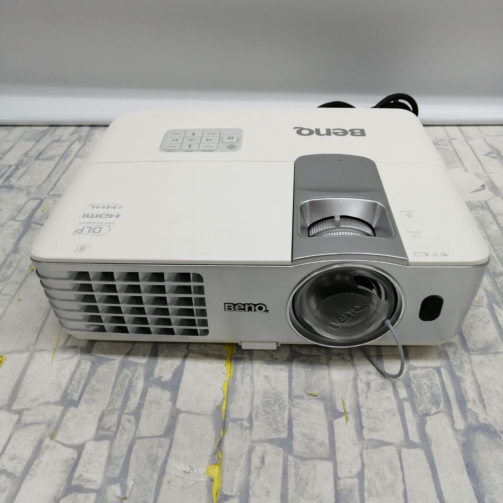 動作品】BenQ プロジェクター W1080ST+ M2125- - メルカリ