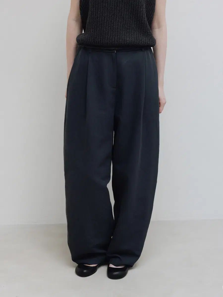 MOIA ワンタック ワイド パンツ ダスティネイビー