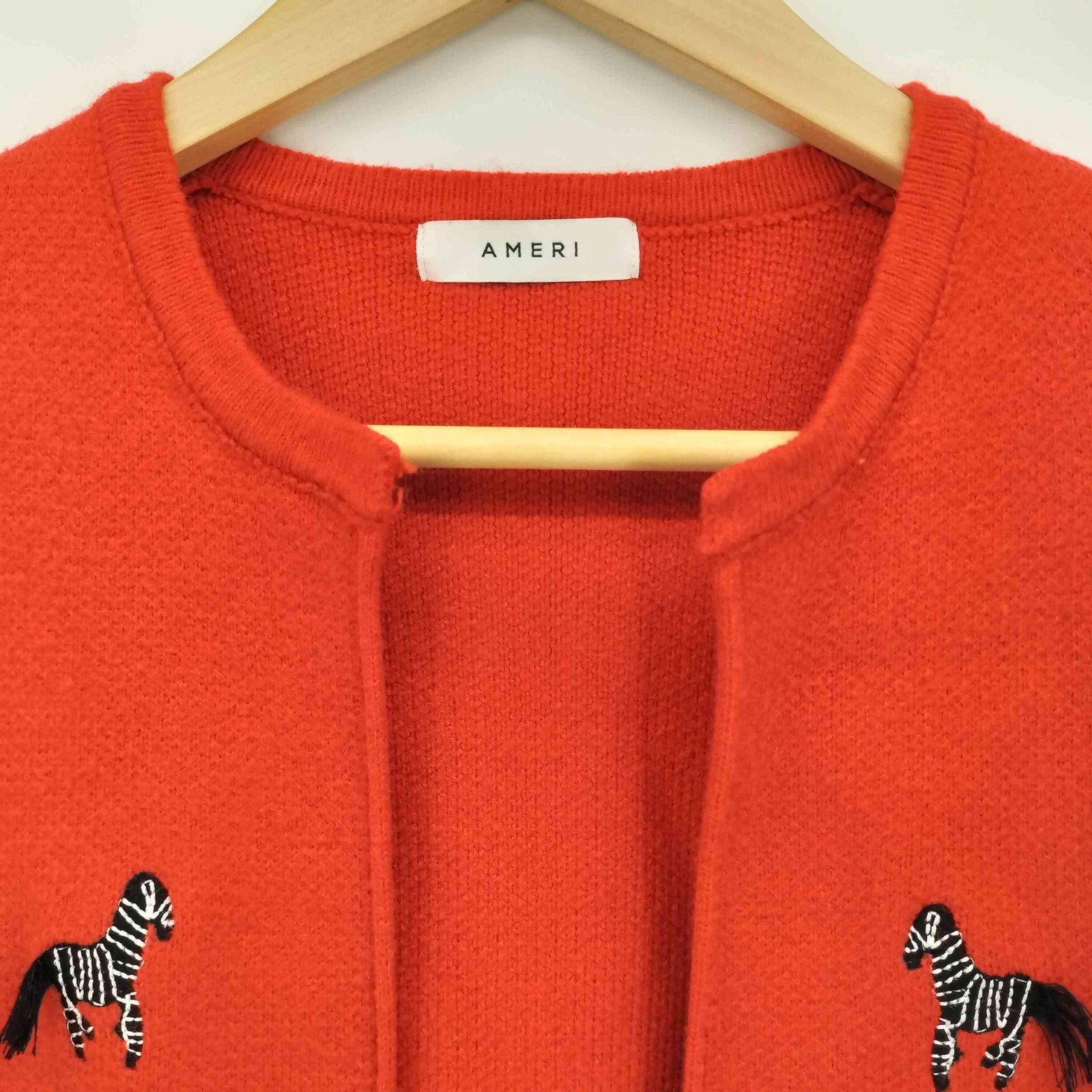 AMERI アメリ しまうま (ゼブラ) 刺繍 ニットカーディガン 赤 アメリ AMERI ZEBRAS EMBROIDERED CARDIGAN ゼブラ 刺繍 カーディガン