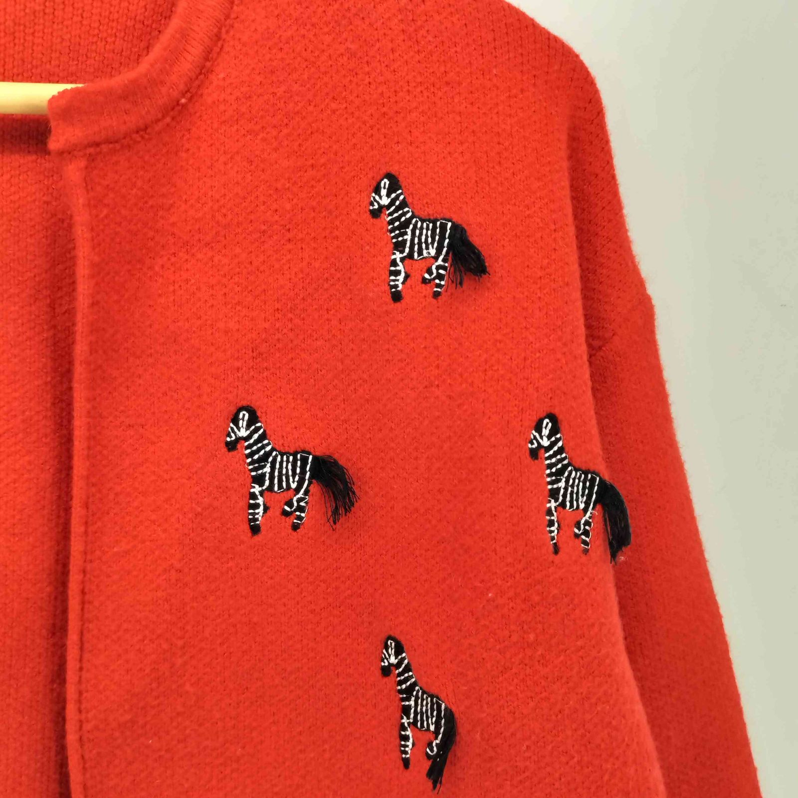 AMERI アメリ しまうま (ゼブラ) 刺繍 ニットカーディガン 赤 アメリ AMERI ZEBRAS EMBROIDERED CARDIGAN ゼブラ 刺繍 カーディガン
